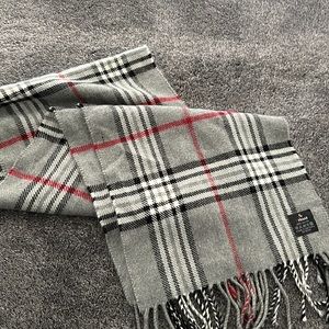 V. FRAAS
Men's Classic Plaid Cashmink Scarf made in Germany